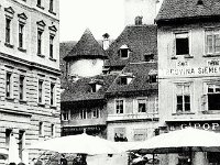 Trg bana Jelačića 1910. godine, tržnica na Splavnoci.jpg
